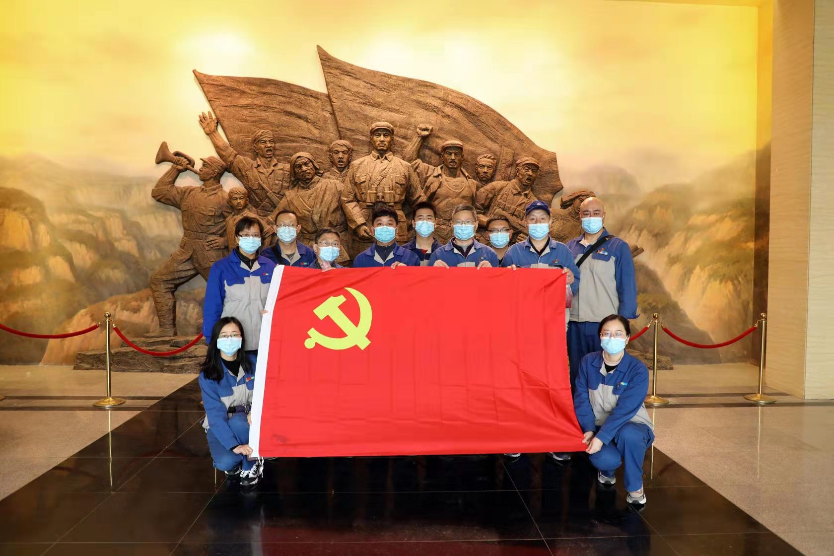 疏雨洗清明 芳菲祭英烈—— 安彩高科開展“學黨史、祭英烈、傳精神”主題活動