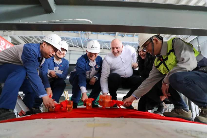 安彩藥玻項目2號窯爐順利封碹!